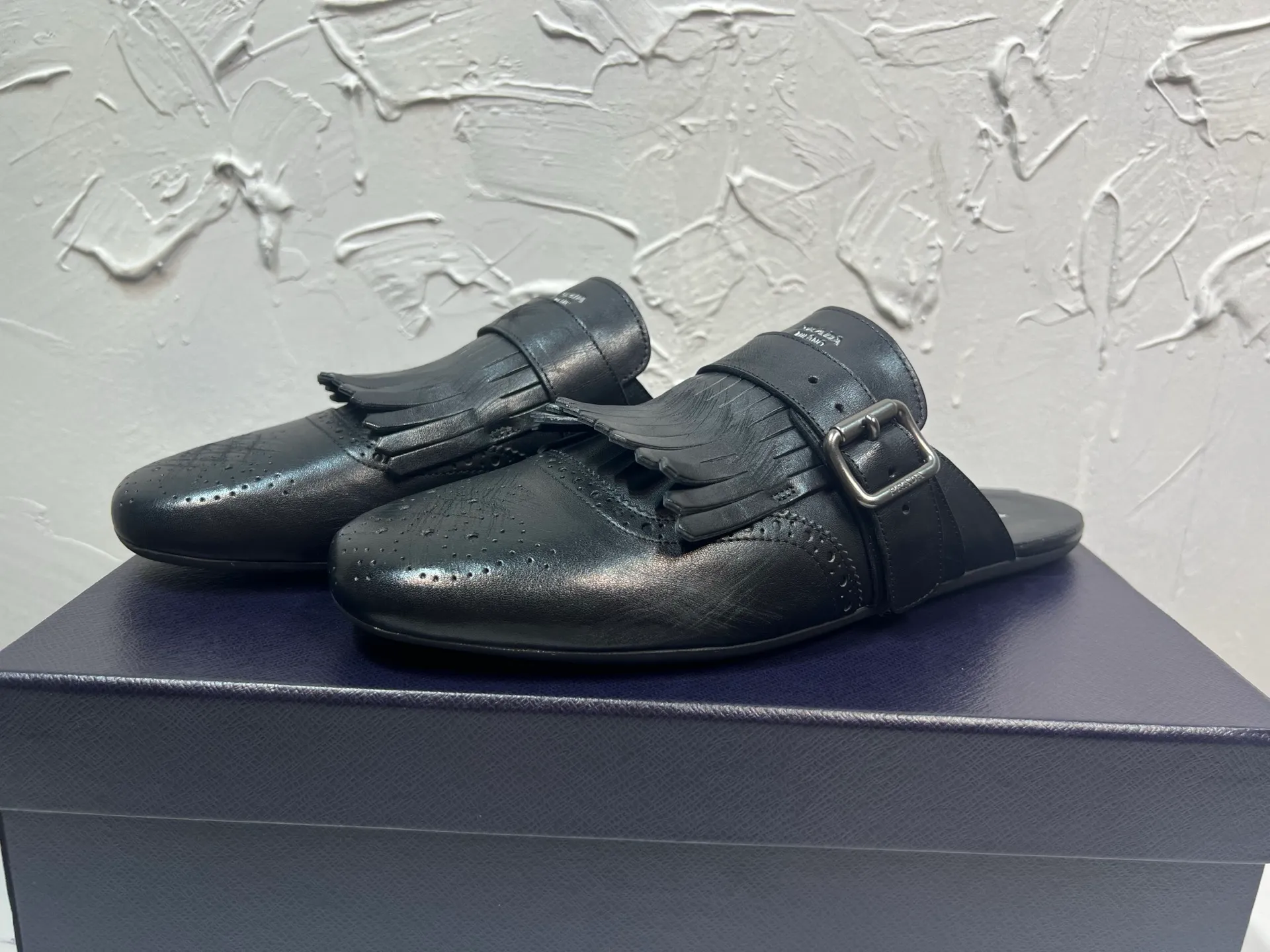 P780 prada derby2025 spring and autumn latest Prada slip-on retro men's Muleto shoes, Shuffle tassel strap Monk shoes, upper cowhide, lining and foot cowhide, rubber sole, black and brown 2-color original packaging Code number: 39-46